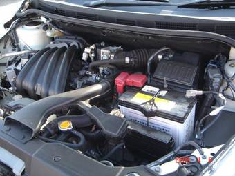 2004 Nissan Tiida Pictures