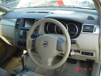 2004 Nissan Tiida Photos