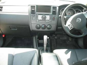 2004 Nissan Tiida Photos