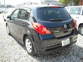 2004 Nissan Tiida Photos