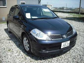 2004 Nissan Tiida Pictures