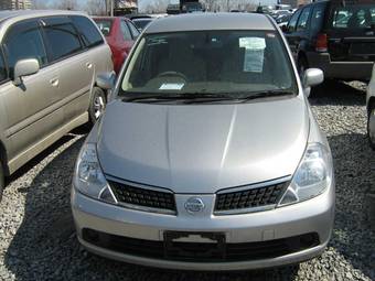 2004 Nissan Tiida Wallpapers