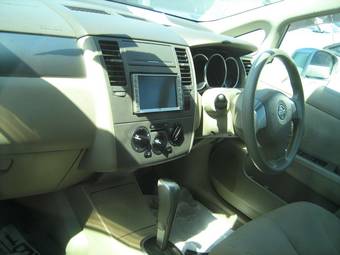 2004 Nissan Tiida Pictures