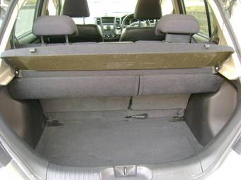 2004 Nissan Tiida Pictures