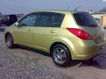 2004 Nissan Tiida Pictures