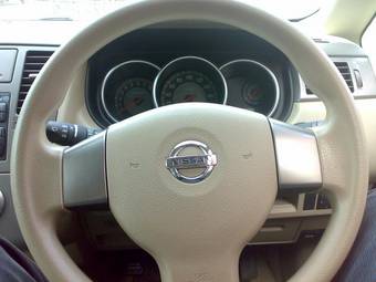 2004 Nissan Tiida Pictures