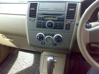 2004 Nissan Tiida Photos