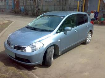 2004 Nissan Tiida Photos