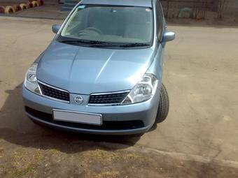 2004 Nissan Tiida Pictures