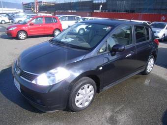 2004 Nissan Tiida Photos