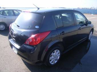 2004 Nissan Tiida Pictures