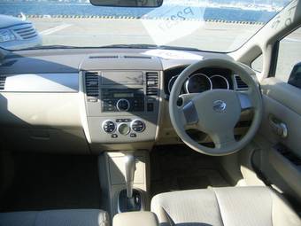 2004 Nissan Tiida Photos