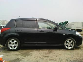 2004 Nissan Tiida Pictures