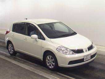 2004 Nissan Tiida Photos