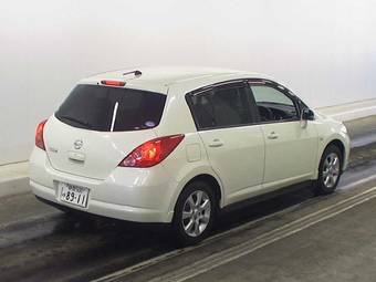 2004 Nissan Tiida Pictures