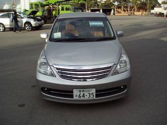 2004 Nissan Tiida Pics