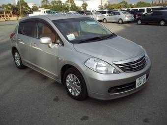 2004 Nissan Tiida Pictures