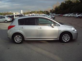 2004 Nissan Tiida Pictures