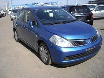 2004 Nissan Tiida Photos