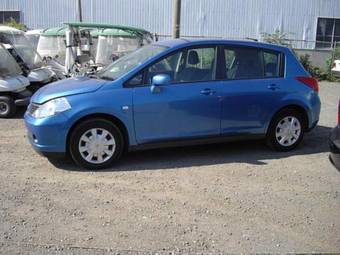 2004 Nissan Tiida Photos