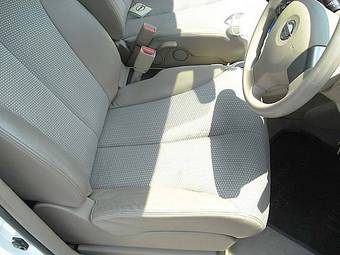 2004 Nissan Tiida Pictures