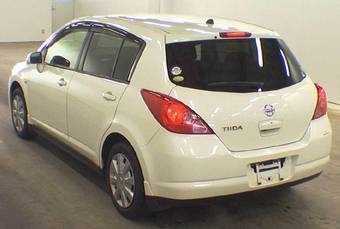 2004 Nissan Tiida Pictures