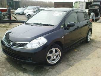 2004 Nissan Tiida Photos