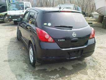 2004 Nissan Tiida Pictures