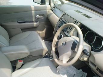 2004 Nissan Tiida Photos