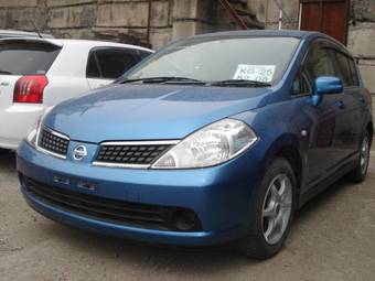 2004 Nissan Tiida Photos