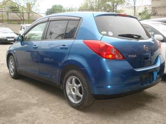 2004 Nissan Tiida Pictures