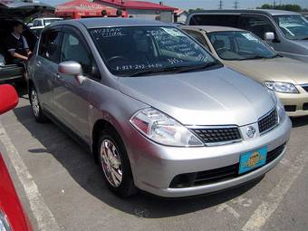 2004 Nissan Tiida Photos