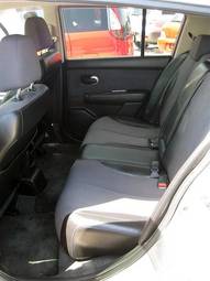 2004 Nissan Tiida Images