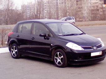 2004 Nissan Tiida Pictures