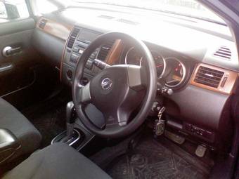 2004 Nissan Tiida Photos