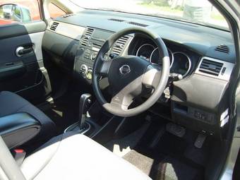 2004 Nissan Tiida Pictures