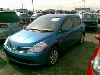 2004 Nissan Tiida Photos