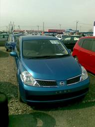 2004 Nissan Tiida Pictures