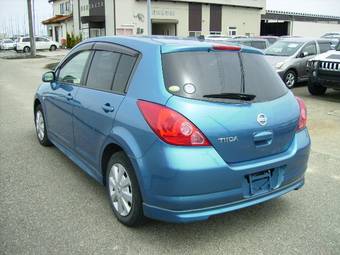 2004 Nissan Tiida Wallpapers