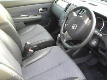 2004 Nissan Tiida Pictures