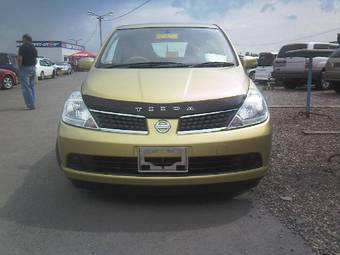 2004 Nissan Tiida Pictures