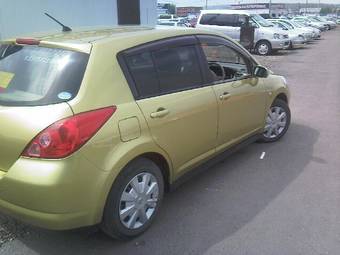 2004 Nissan Tiida Pictures