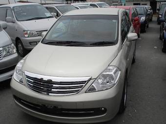 2004 Nissan Tiida Pictures