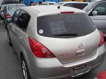 2004 Nissan Tiida Pics