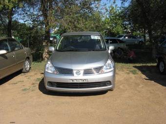 2004 Nissan Tiida Pics