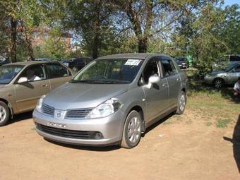 2004 Nissan Tiida Pictures