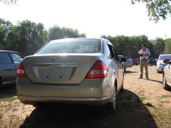 2004 Nissan Tiida Photos