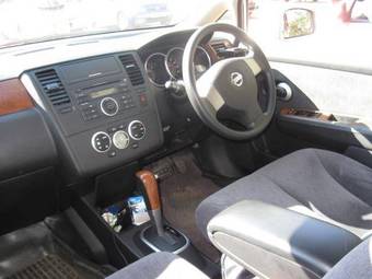 2004 Nissan Tiida Pictures