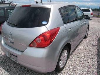 2004 Nissan Tiida Photos