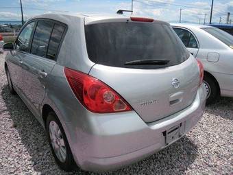 2004 Nissan Tiida Pictures